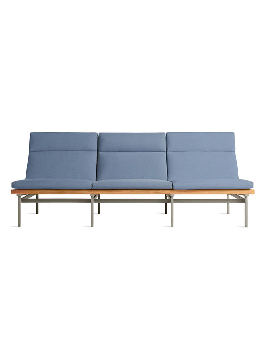 Sofa d’extérieur Perch 3 places de Blu Dot design contemporain en teck massif. sunbrella haze