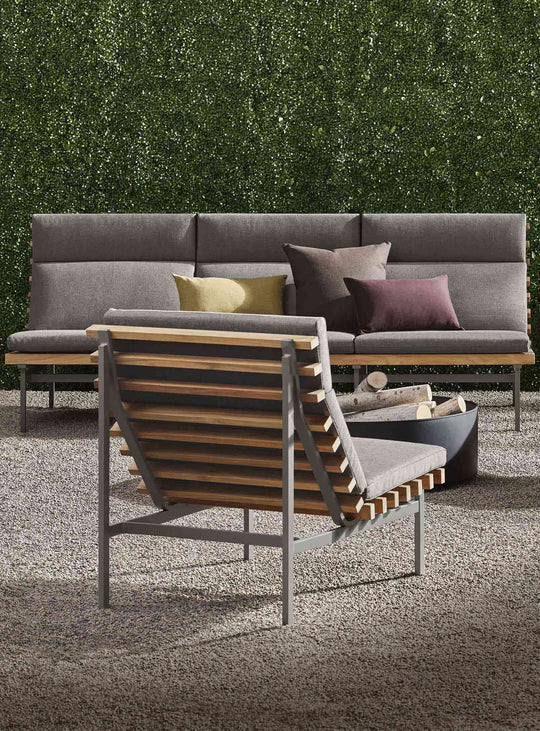 Sofa d’extérieur Perch 3 places de Blu Dot coussins épais Sunbrella®. toohey charcoal