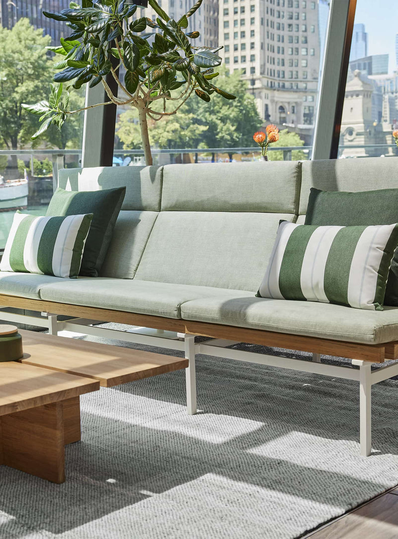 Sofa d’extérieur Perch 3 places de Blu Dot mobilier extérieur chic. sunbrella oasis