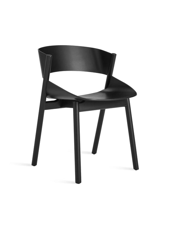 La chaise Blu Dot Port associe savoir-faire ébéniste et lignes contemporaines. frene noir