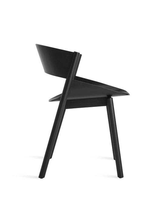 La chaise Blu Dot Port offre confort, robustesse et finitions haut de gamme. frene noir