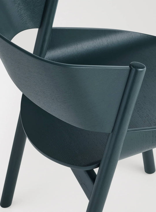 Chaise Blu Dot Port : une chaise en bois massif aux assemblages traditionnels. vert marine