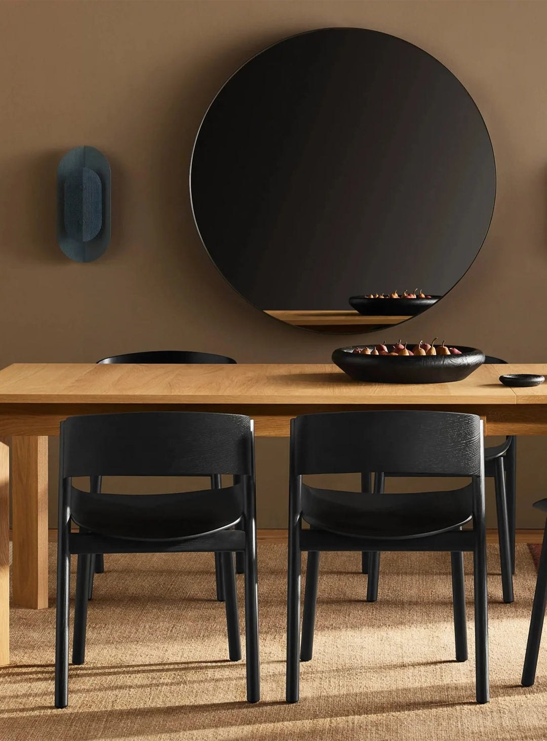 Chaise Blu Dot Port : élégance contemporaine et confort naturel pour votre salle à manger. frene noir
