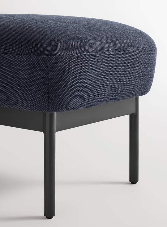 Banc Puff Puff Blu Dot : banc moderne, look arrondi et style épuré. maharam mode in society