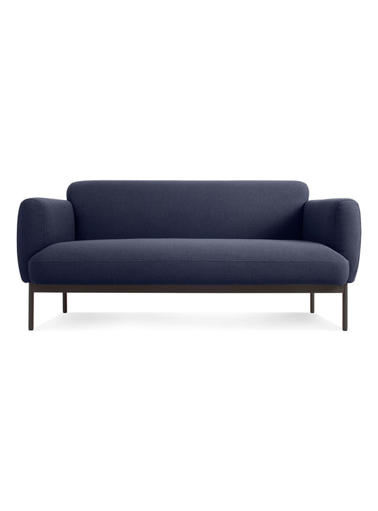 Blu Dot Puff Puff : sofa deux places en cuir, tissu ou velours. Maharam mode.