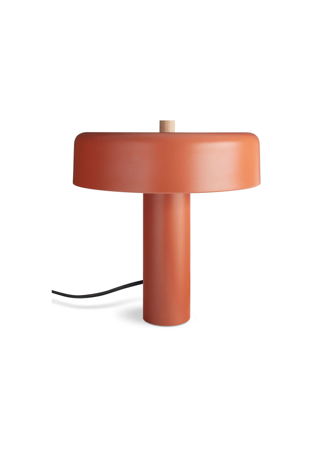 Lampe design Punk de Blu Dot : chaleur du bois et éclat du métal. Rouge.