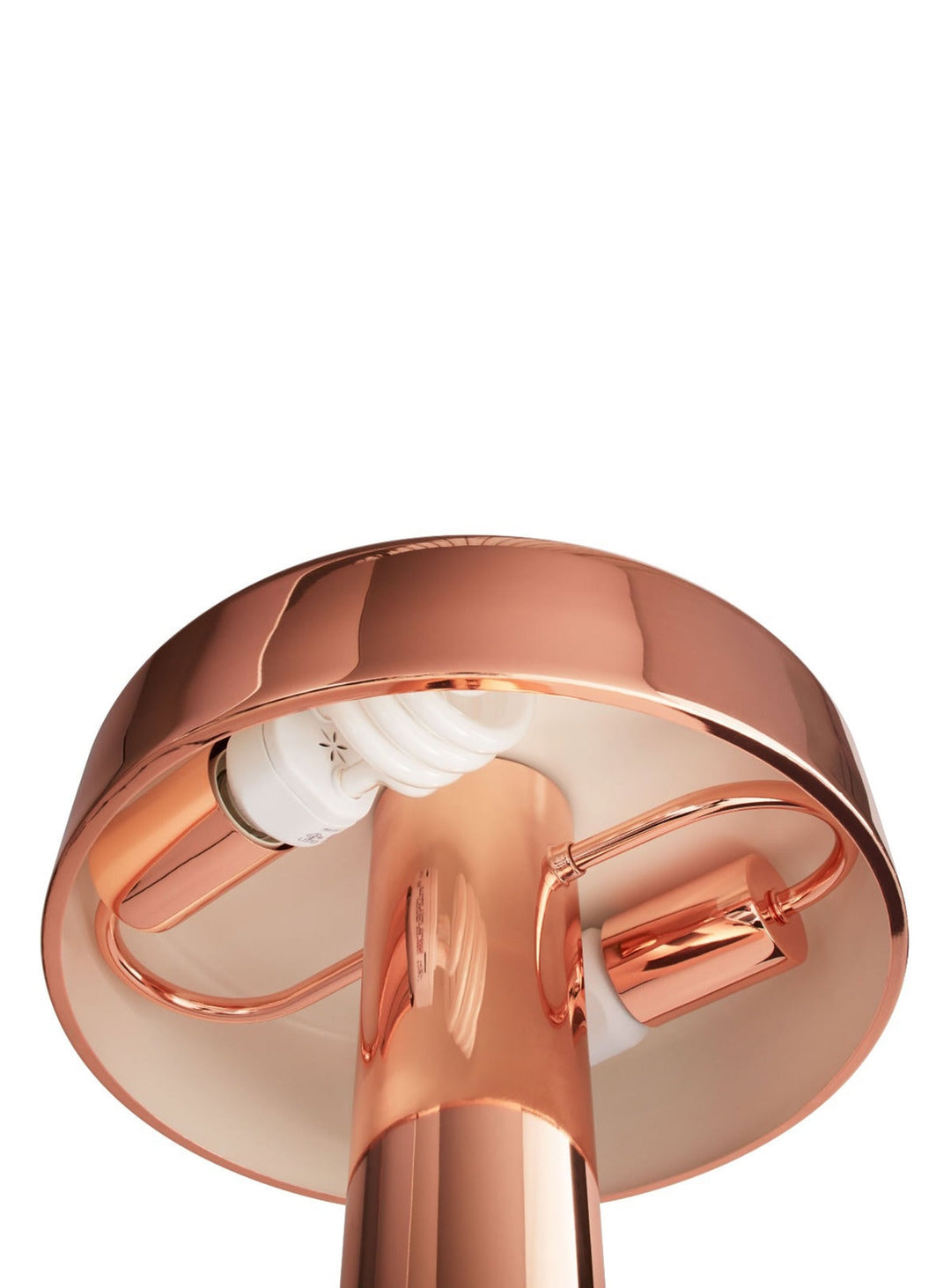 Lampe design Punk par Blu Dot : élégance subtile et lumière douce. Cuivre