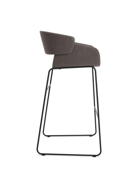 Tabouret de bar Racer Blu Dot : tabouret moderne, parfait pour intérieur design. toohey charcoal