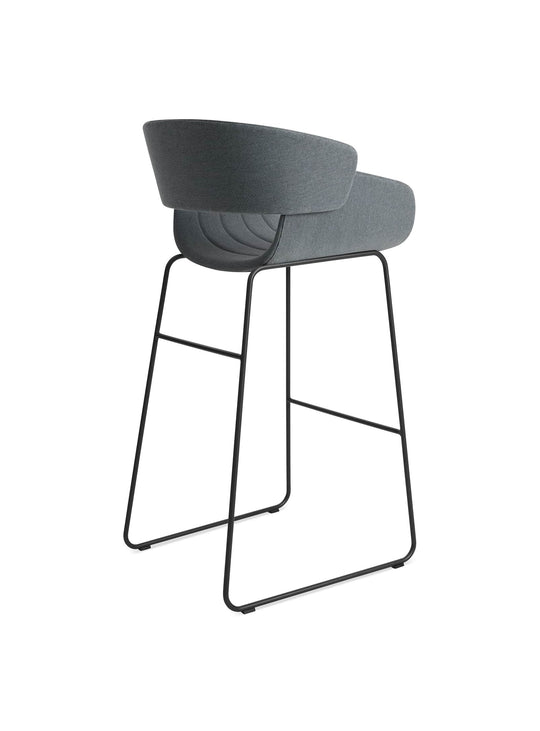 Tabouret de bar Racer Blu Dot : tabouret design, tissu et acier au style chic. maharam mode in machine