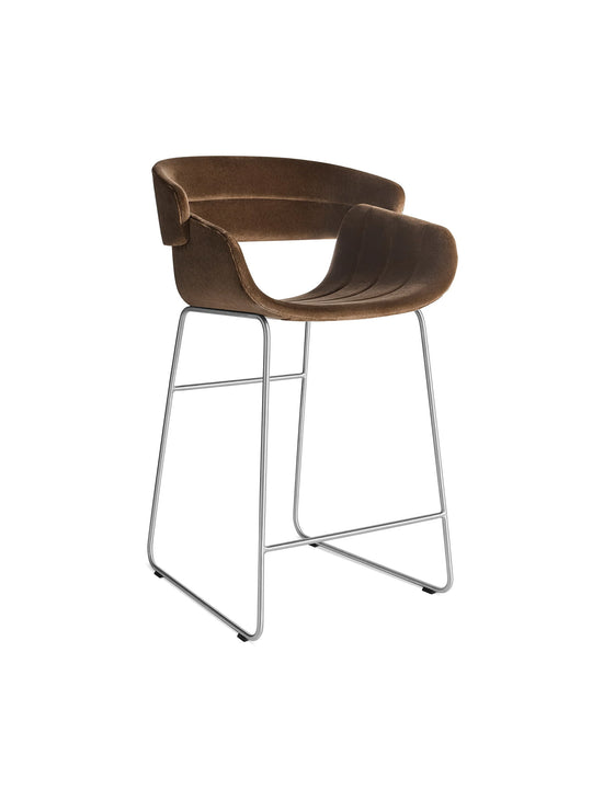 Tabouret Racer Blu Dot : tabouret design, idéal pour îlot de cuisine. coffee velvet