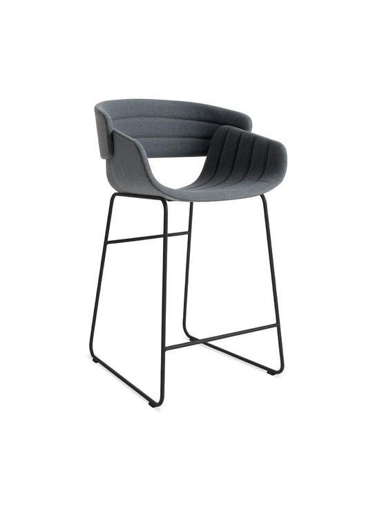 Tabouret Racer Blu Dot : tabouret design, idéal pour îlot de cuisine. maharam mode in machine