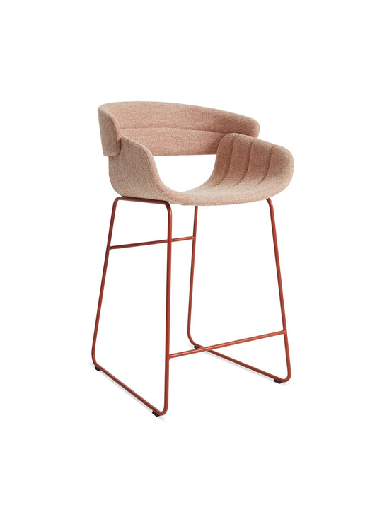 Tabouret Racer Blu Dot : tabouret moderne, assise confortable et piètement acier. tait tomato