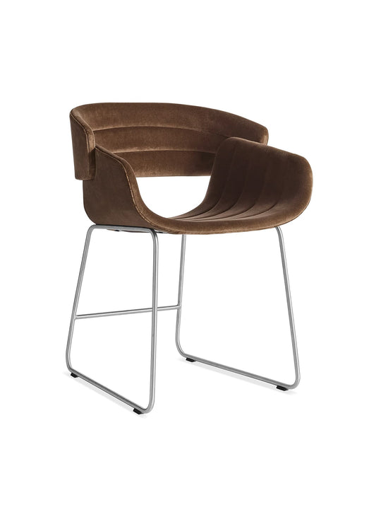 Chaise Racer Blu Dot : chaise contemporaine, design élégant et durable. coffee velvet