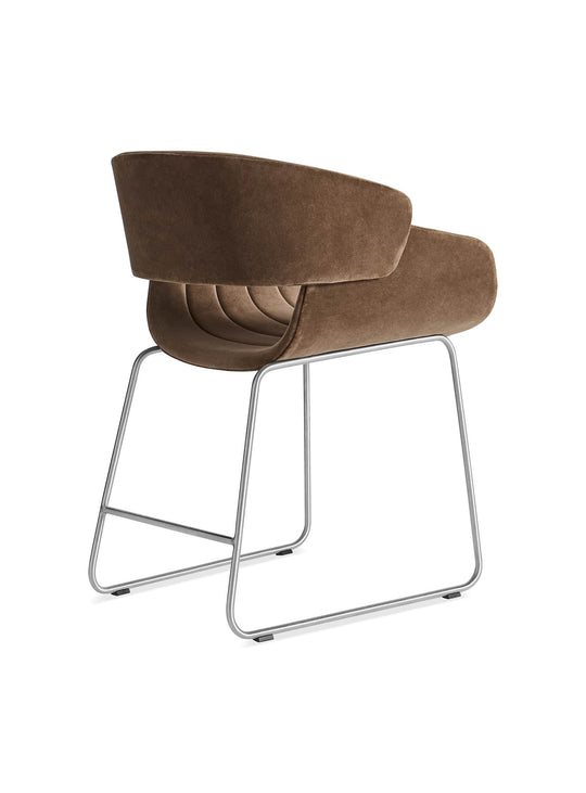 Chaise Racer Blu Dot : chaise moderne, design chic et matériaux durables. coffee velvet
