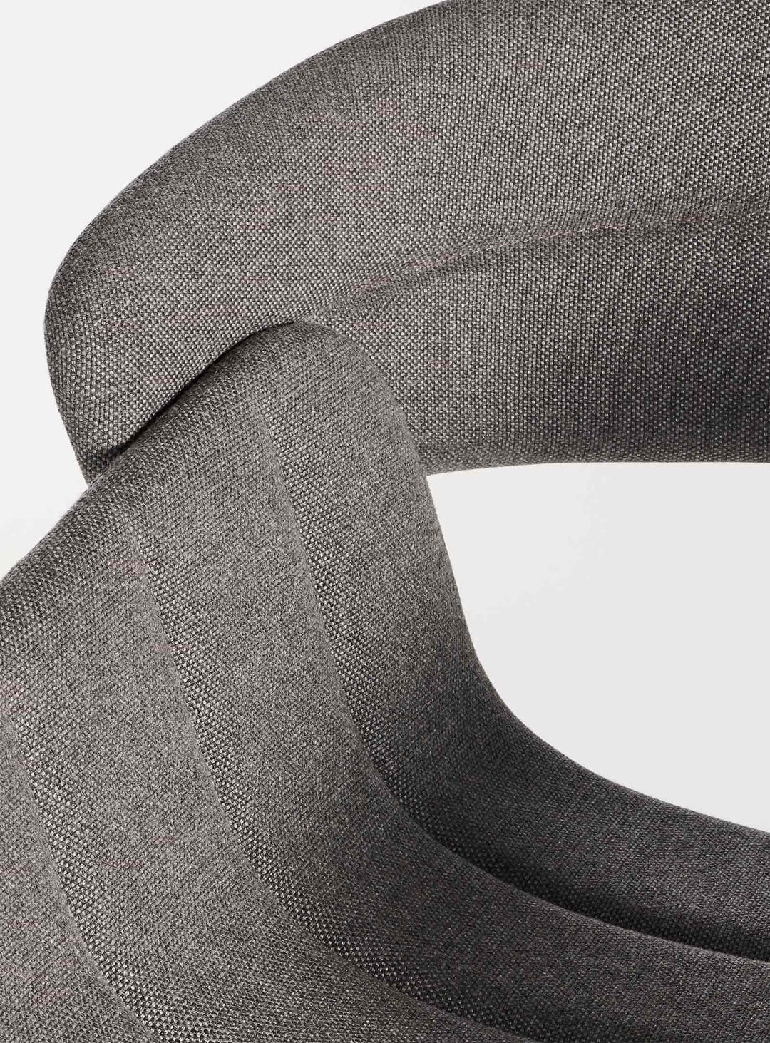 Chaise Racer Blu Dot : chaise moderne, look raffiné et assise confortable. toohey charcoal