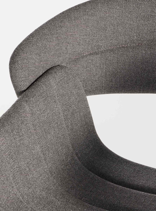 Chaise Racer Blu Dot : chaise moderne, look raffiné et assise confortable. toohey charcoal