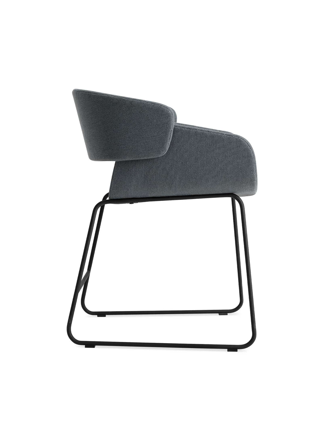 Chaise Racer Blu Dot : chaise rembourrée, lignes fluides et look élégant. maharam mode in machine