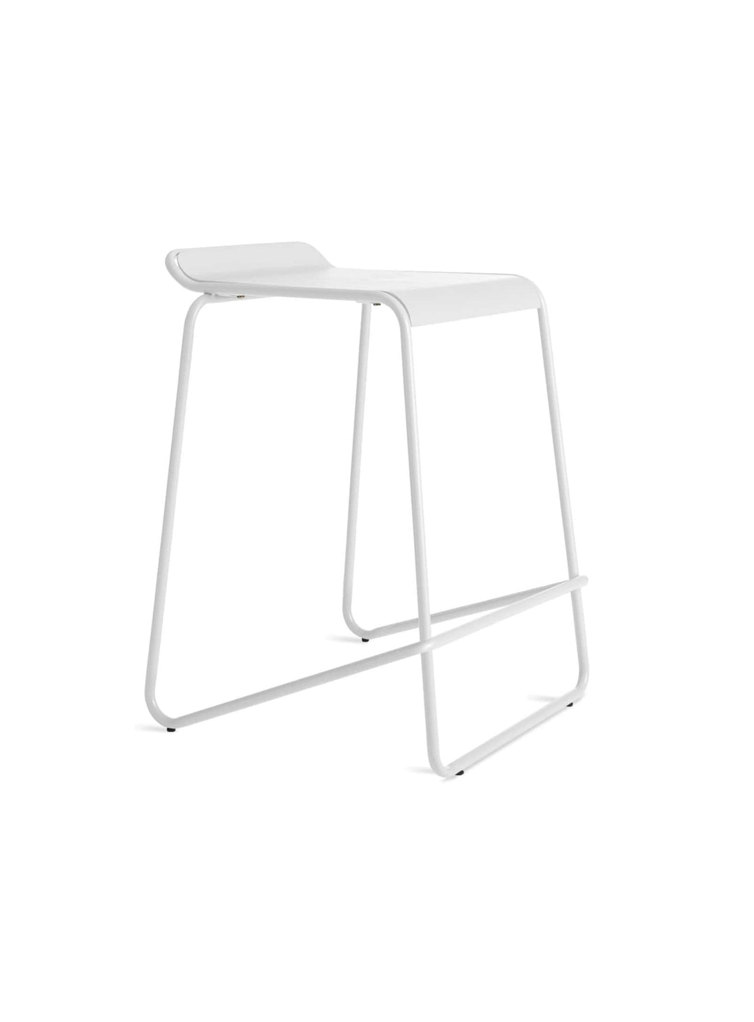 Blu Dot Ready : tabouret de comptoir en frêne et acier, robuste et élégant. Blanc.