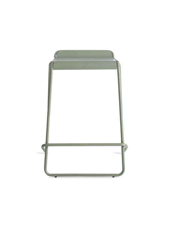 Tabouret de comptoir Ready de Blu Dot : parfait pour cuisine ou bar. Vert.