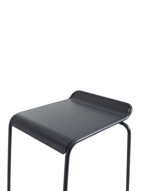 Blu Dot Ready : tabouret de comptoir moderne, durable et polyvalent. Bleu marine.