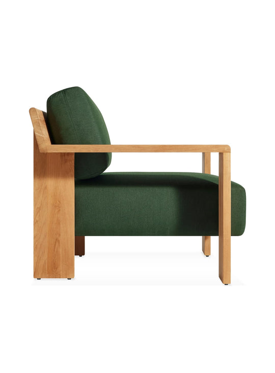 Fauteuil Ridge Blu Dot : fauteuil extérieur en teck massif, style contemporain et confort. sunbrella ivy
