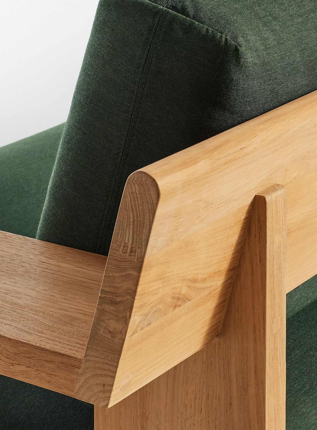 Sofa Ridge Blu Dot : sofa outdoor moderne, structure robuste et confort longue durée. sunbrella ivy