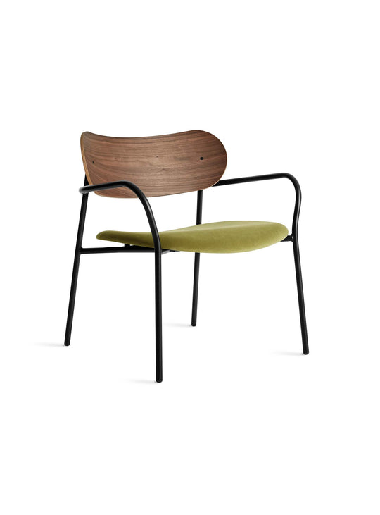 Chaise design SideBySide de Blu Dot, esthétique épurée et assise généreuse. vert