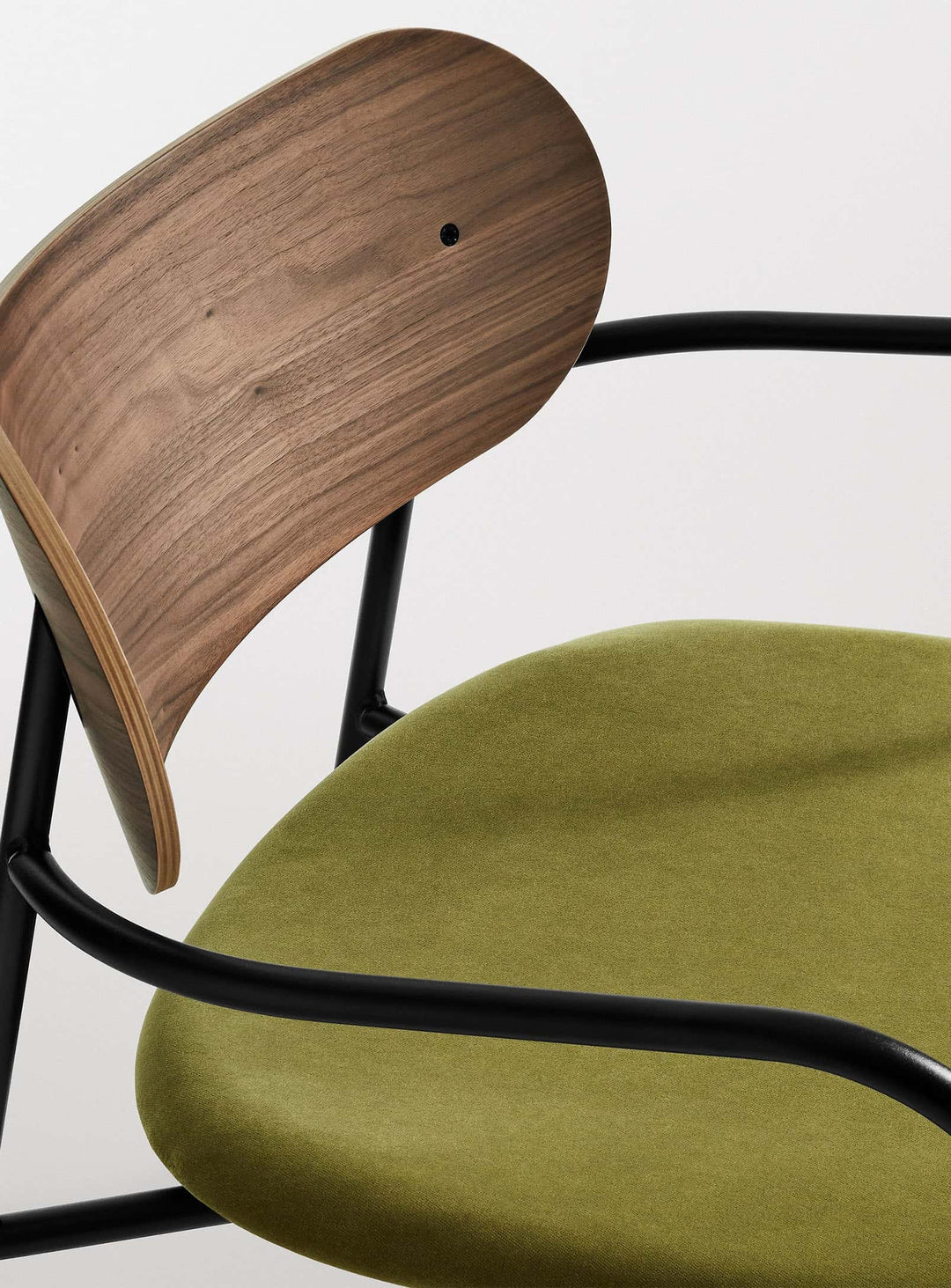 Fauteuil design SideBySide de Blu Dot, une assise au charme intemporel. vert