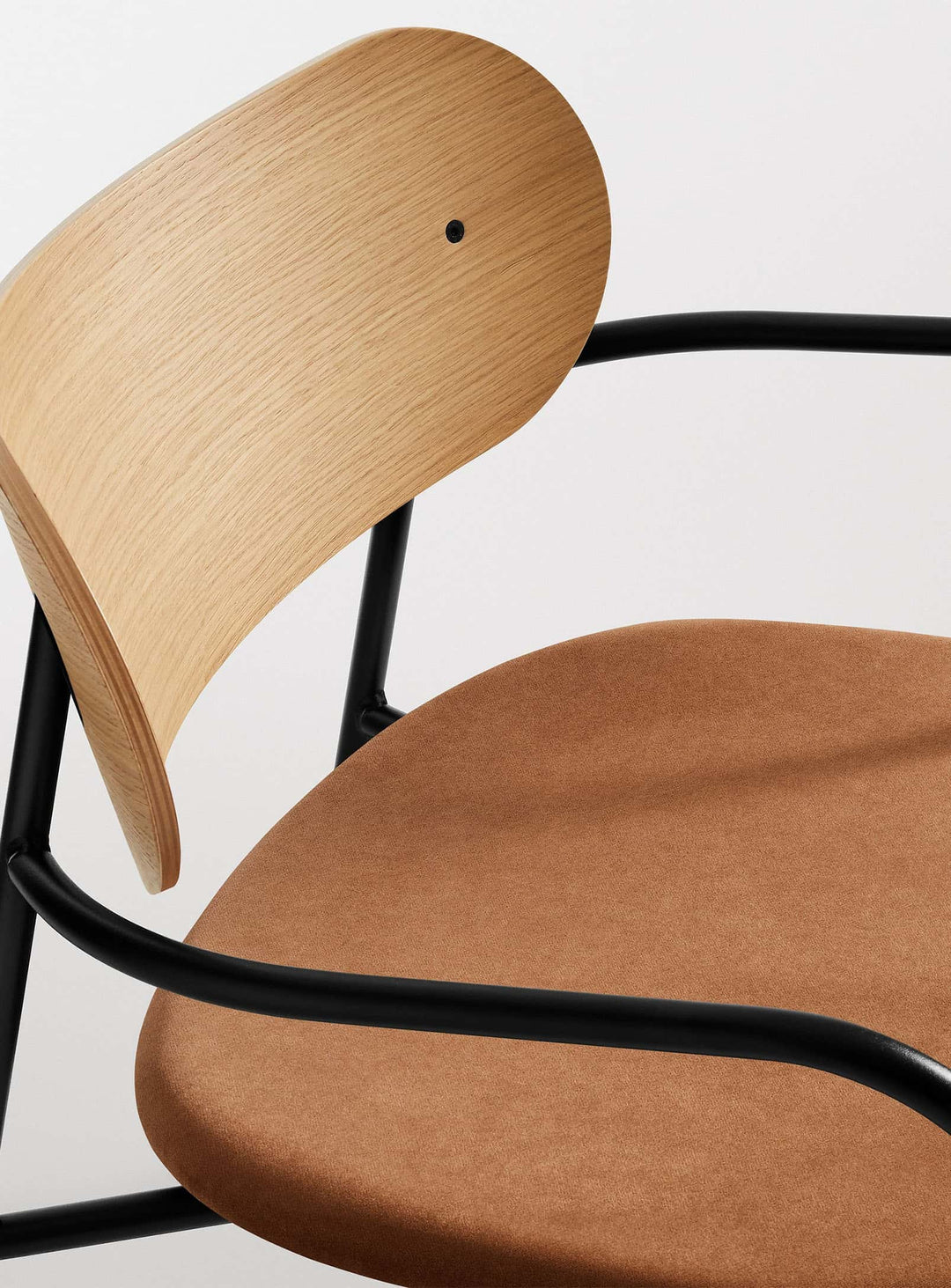 Chaise lounge SideBySide de Blu Dot, fusion de confort et de modernité. cuivre