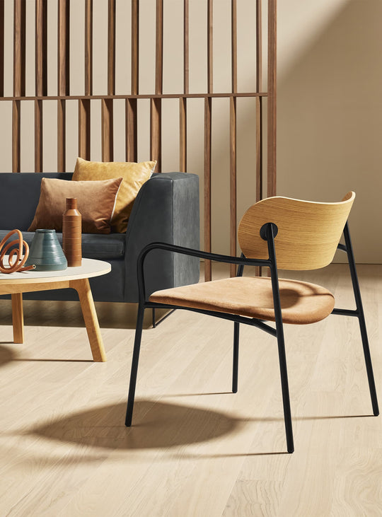 Chaise lounge SideBySide de Blu Dot, design contemporain et confort partagé. cuivre