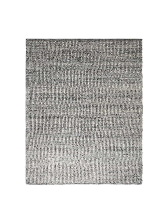 Le tapis Sinder de Blu Dot allie confort, texture et design minimaliste. gris