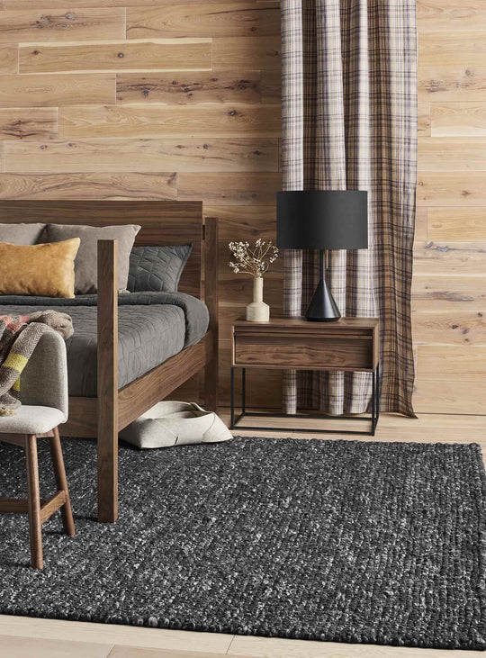 Tapis Blu Dot Sinder : tissage serré, douceur et élégance discrète. charbon