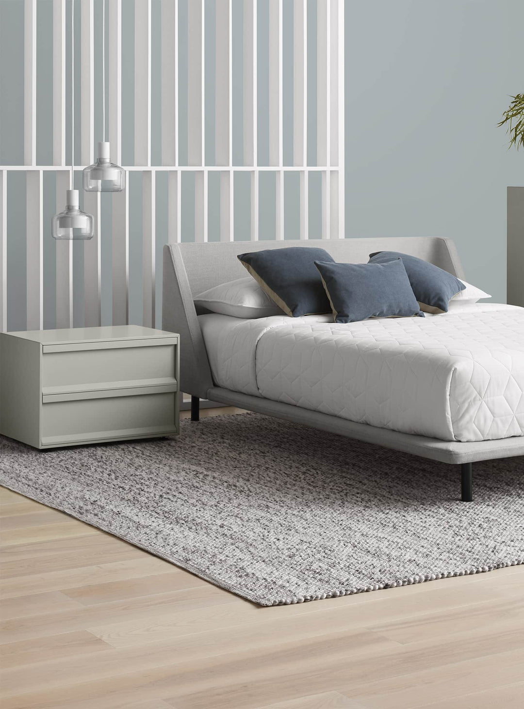 Le tapis Sinder Blu Dot, idéal pour un intérieur apaisant et chic. gris