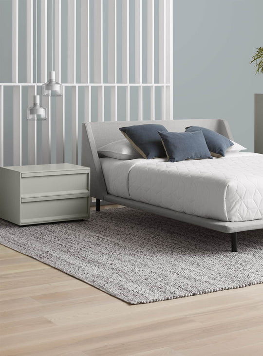 Le tapis Sinder Blu Dot, idéal pour un intérieur apaisant et chic. gris