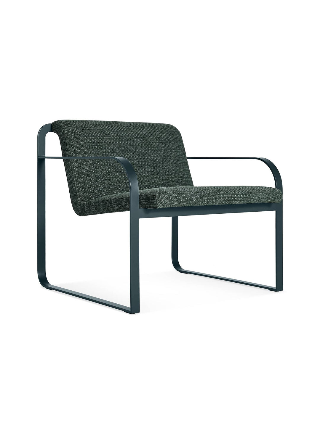 Fauteuil Skald de Blu Dot, lignes architecturales et assise douce. maharam mantle