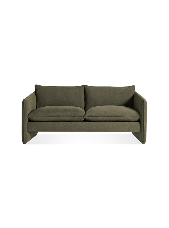 Sofa Blu Dot Softmore, canapé compact au style minimaliste et élégant. kvadrat guest fatigue