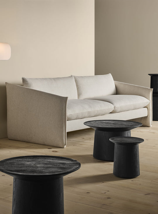 Sofa Blu Dot Softmore, canapé 2 places compact au design contemporain. sylvan bone