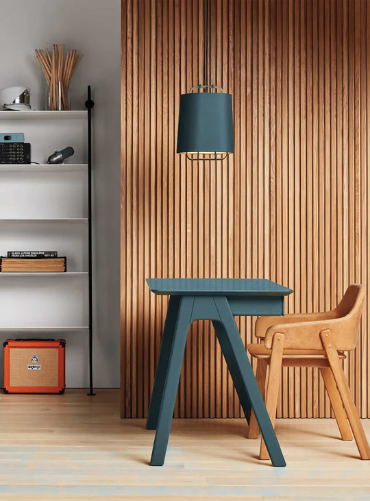 Bureau en bois Stash de Blu Dot : fonctionnalité et douceur des lignes. Bleu.