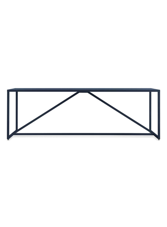 Table à dîner Strut Blu Dot : allure architecturale et confort visuel. bleu marine