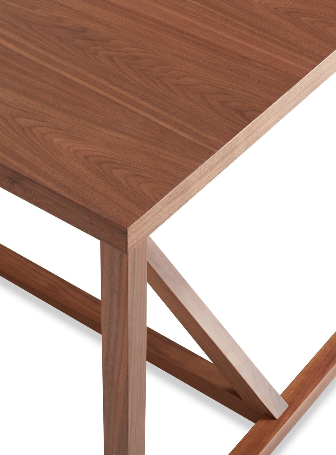 Table à dîner Strut Blu Dot : beauté du bois et modernité. noyer.