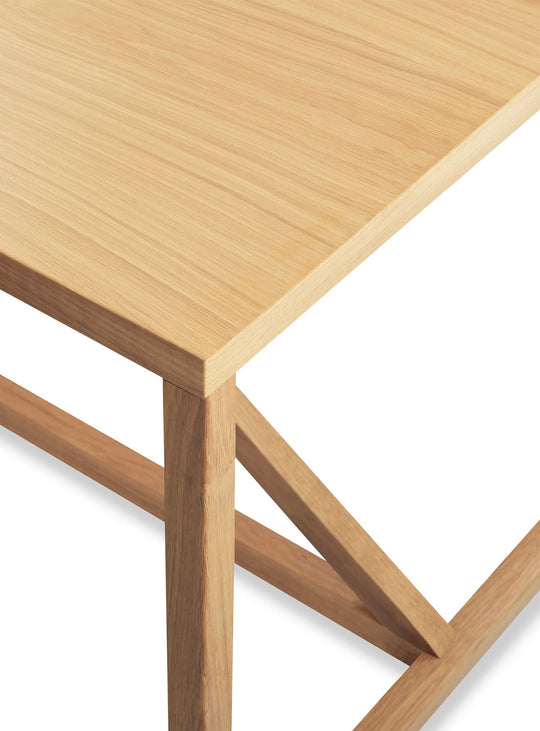 Table Strut de Blu Dot : chaleur naturelle et design minimaliste. chêne blanc