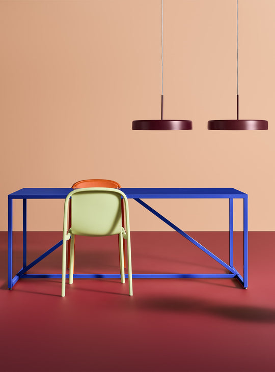 Table design Blu Dot Strut : beauté géométrique et fonctionnalité. cobalt