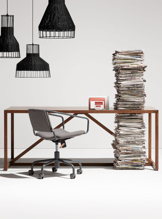 Table à dîner Blu Dot Strut : élégance du chêne et style épuré. noyer.