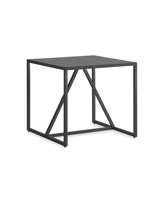 Table d'appoint Strut Blu Dot, une pièce contemporaine au style affirmé et élégant.