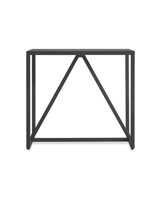 Table d'appoint Strut Blu Dot, un meuble contemporain conçu pour durer au quotidien.