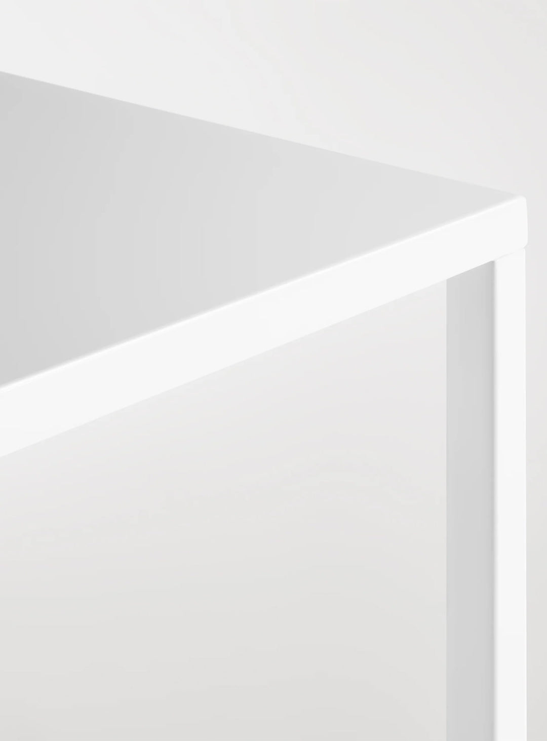 Table Strut Blu Dot : table design pour terrasse ou jardin contemporain. blanc