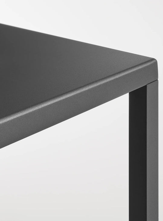 Table Strut Blu Dot : table en aluminium durable pour extérieur. carbon