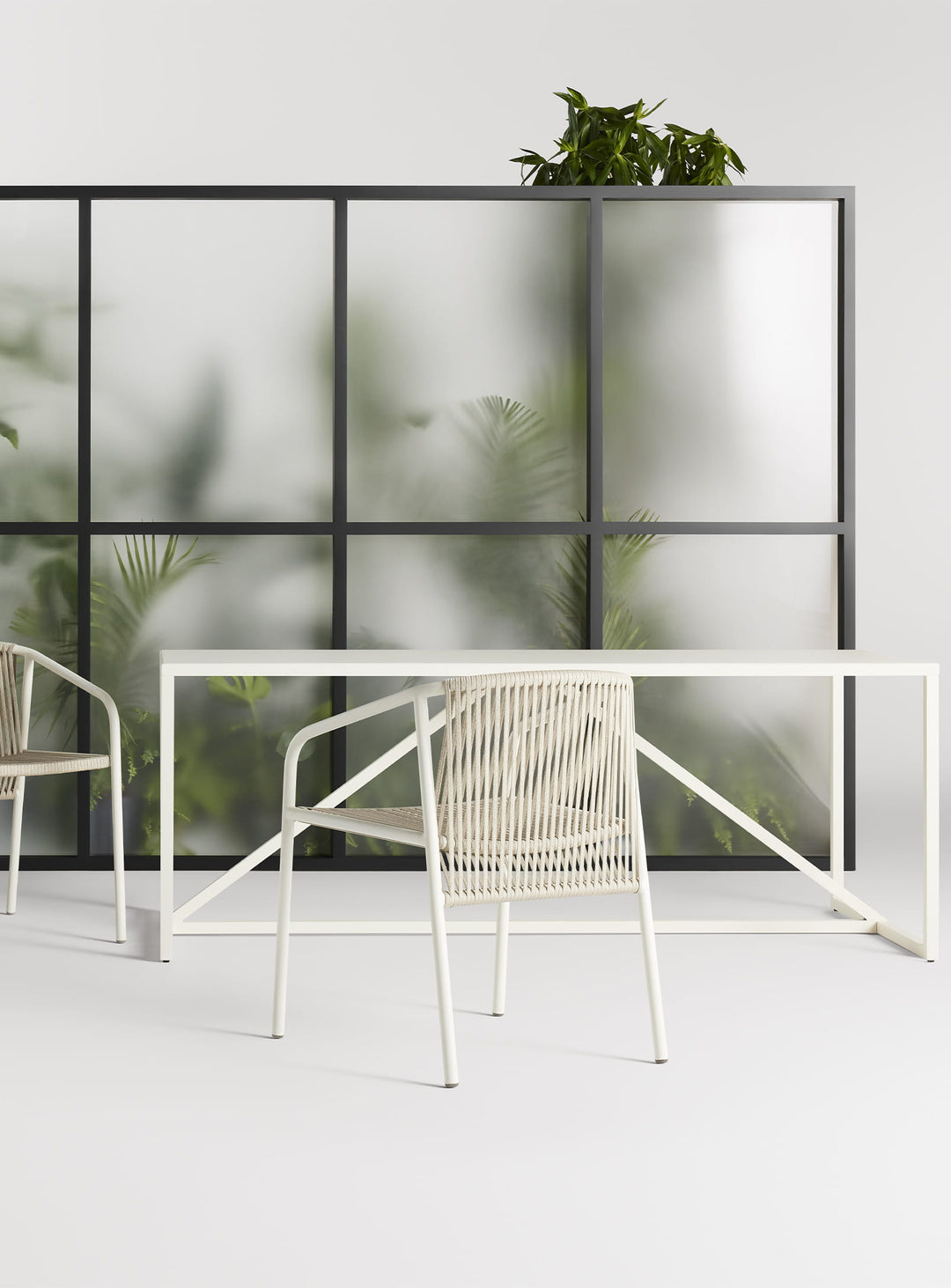 Table Strut Blu Dot : design moderne pour repas en plein air. blanc