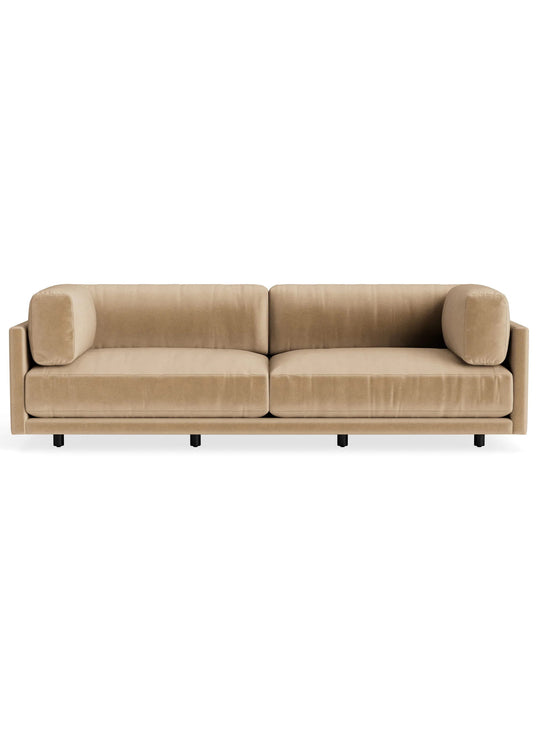 Sofa Blu Dot Sunday, fabrication artisanale et finitions haut de gamme. camel velvet