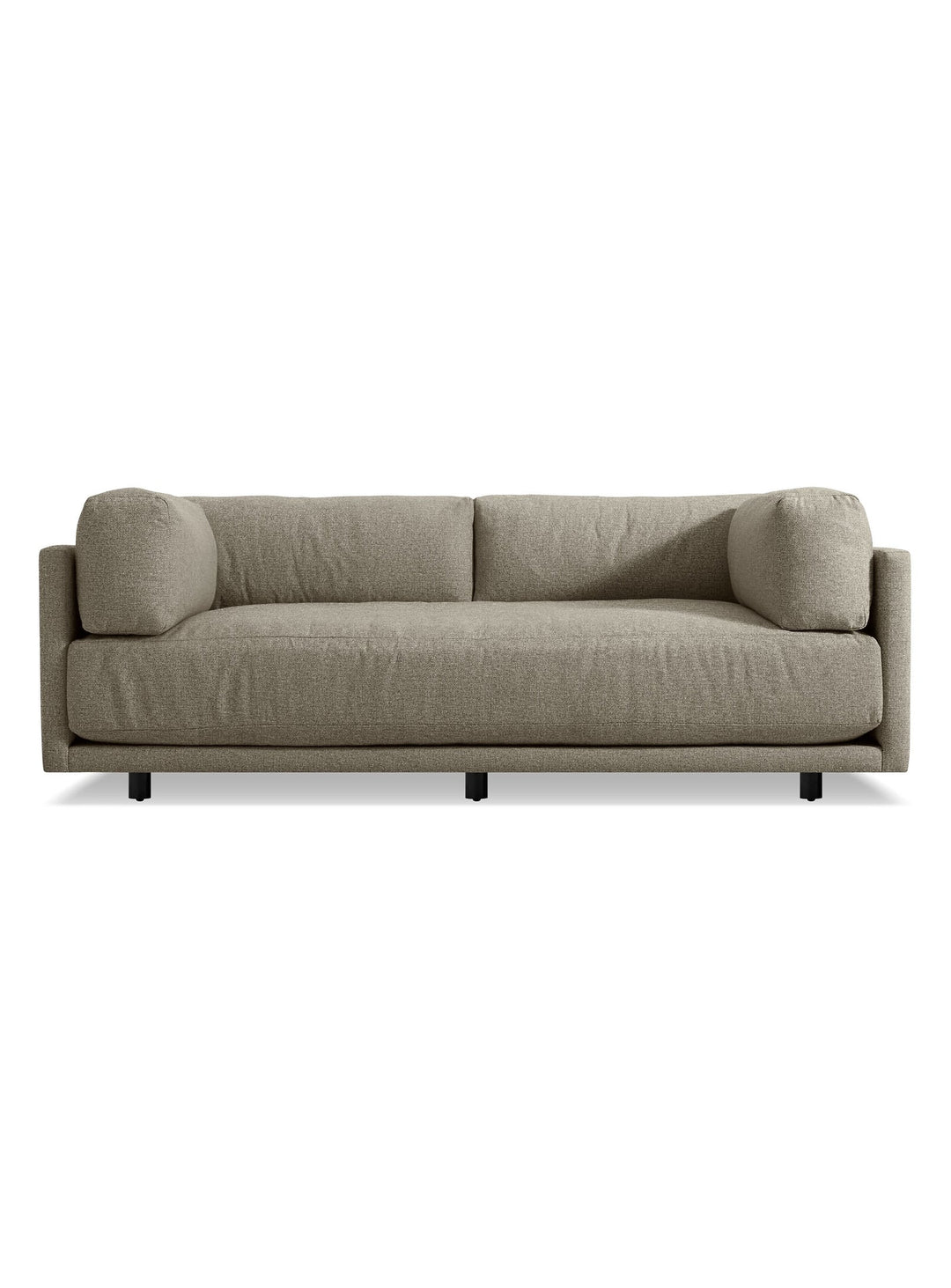 Sofa Sunday de Blu Dot : assise profonde et style raffiné. Sable foncé